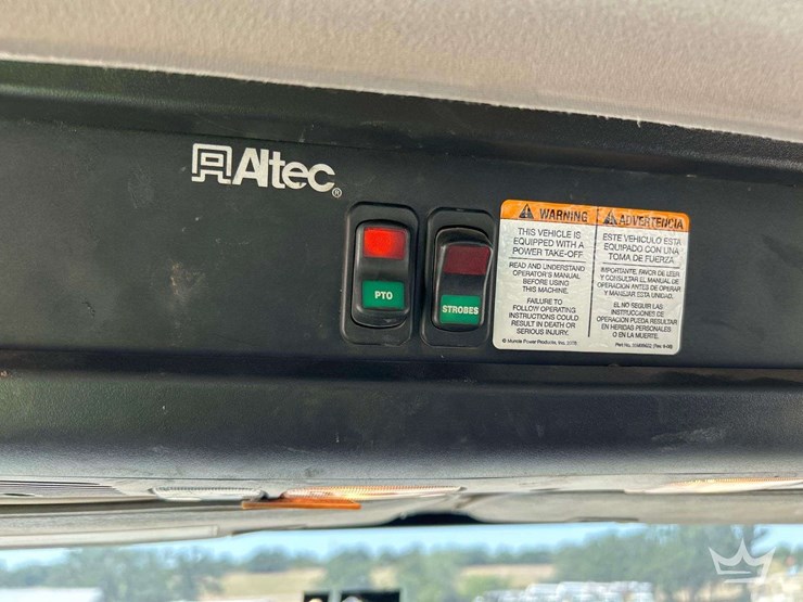 2019-freightliner-m2-106-image-17