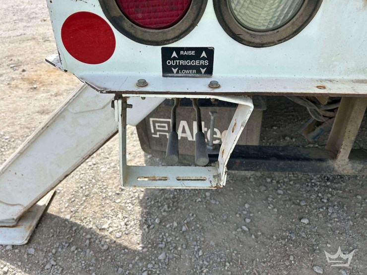 2019-freightliner-m2-106-image-21