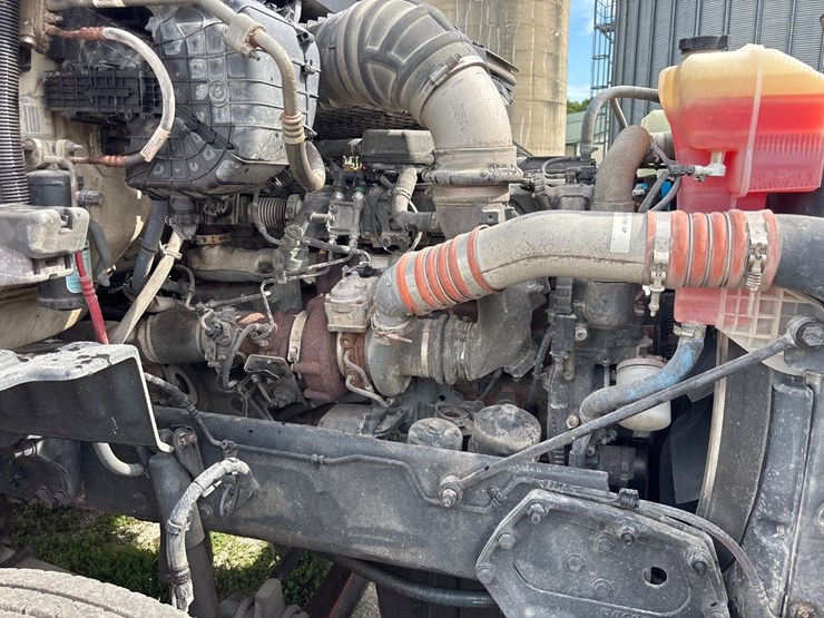 2019-peterbilt-579-image-17