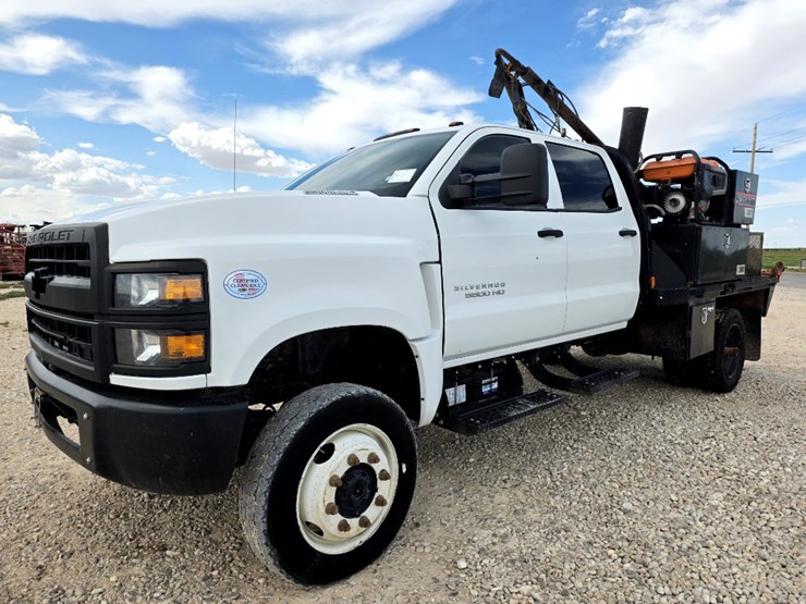 2022-chevrolet-silverado-5500hd-image-1