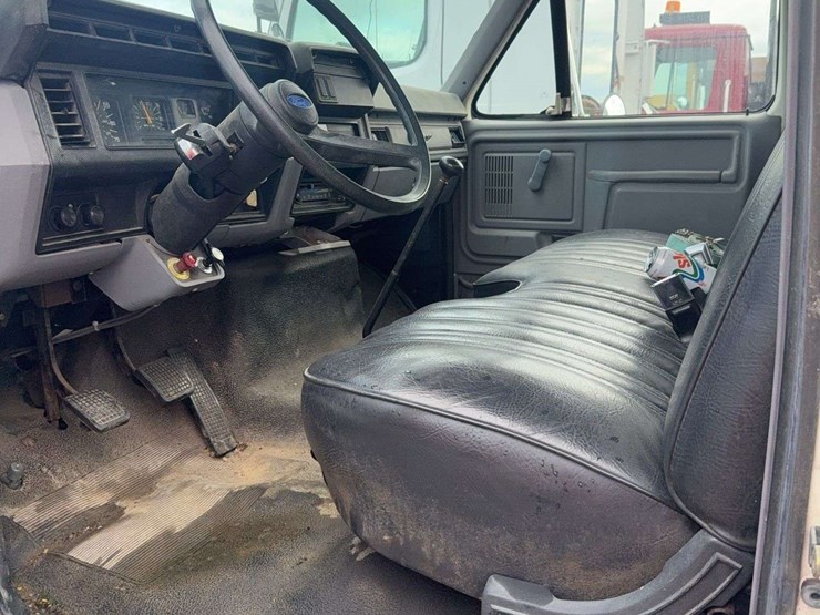 1995-ford-f800-image-17