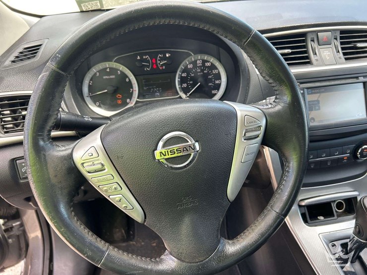 2015-nissan-sentra-sedan-image-13