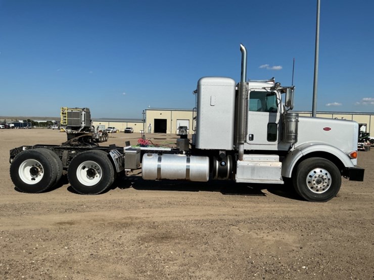 2015-peterbilt-367-image-4