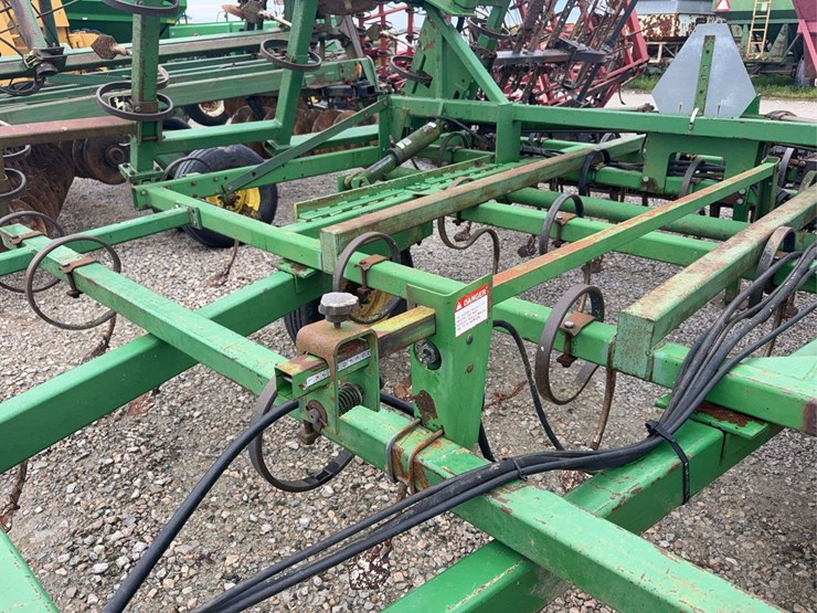 2025-john-deere-960-image-14
