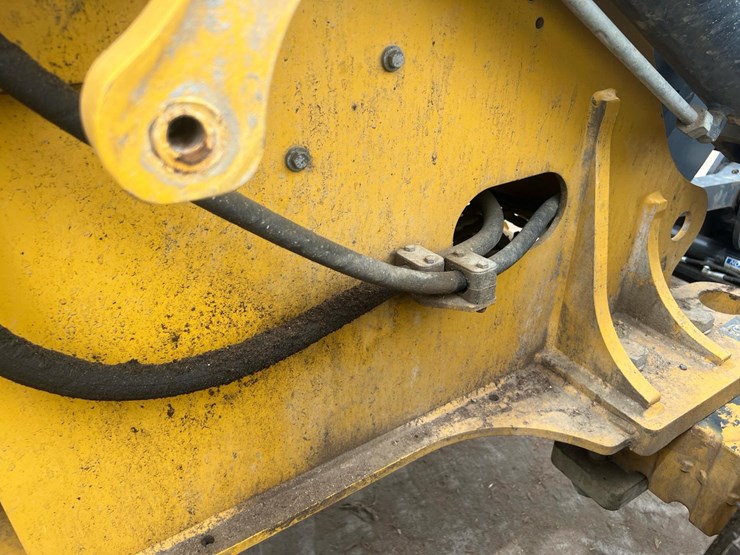 2020-deere-344l-image-25