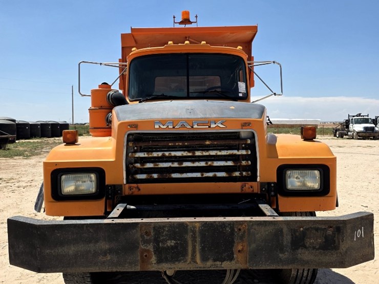 2003-mack-rd688s-image-3