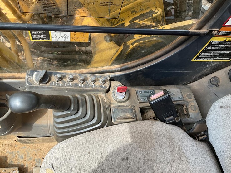 2004-deere-160c-lc-image-17