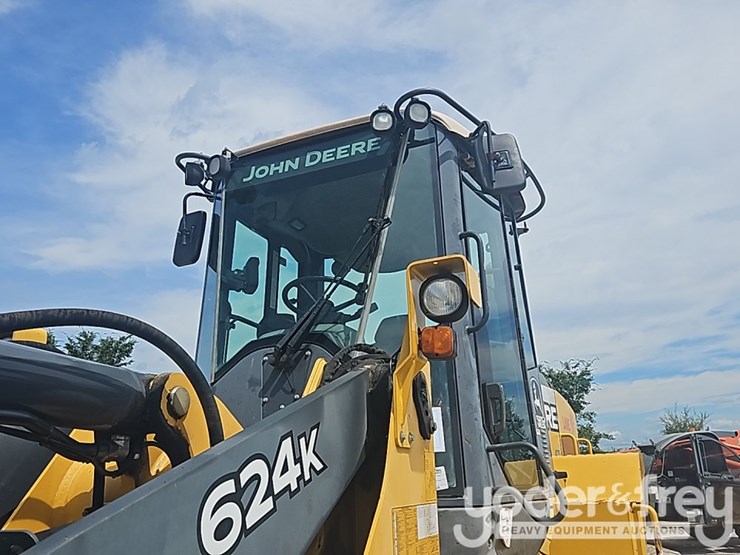 2014-deere-624k-image-31