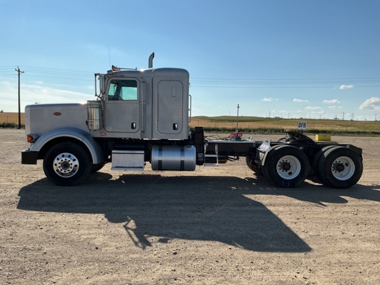 2015-peterbilt-367-image-8
