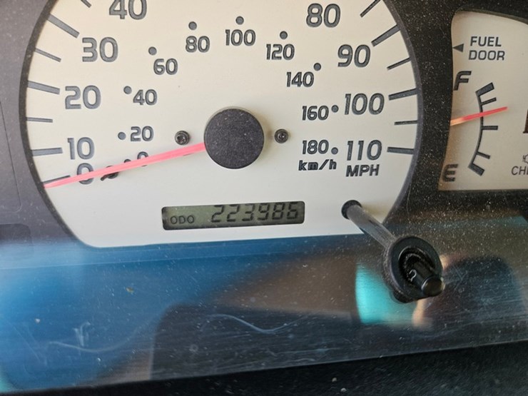 2004-toyota-tacoma-image-39