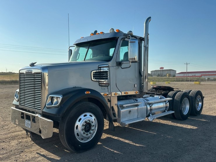 2013-freightliner-coronado-122-sd-image-1