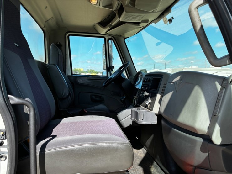 2013-international-durastar-4300-image-8
