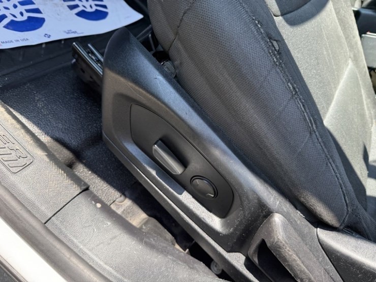 2020-ford-explorer-image-23