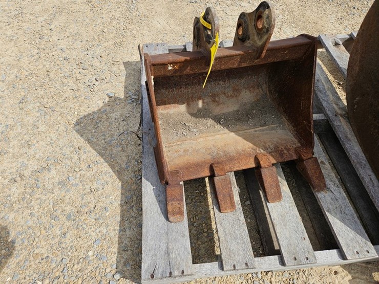 #48-•-2014-wacker-1404-20"-excavator-bucket-image-7