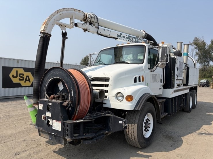 2004-sterling-l7500-image-1