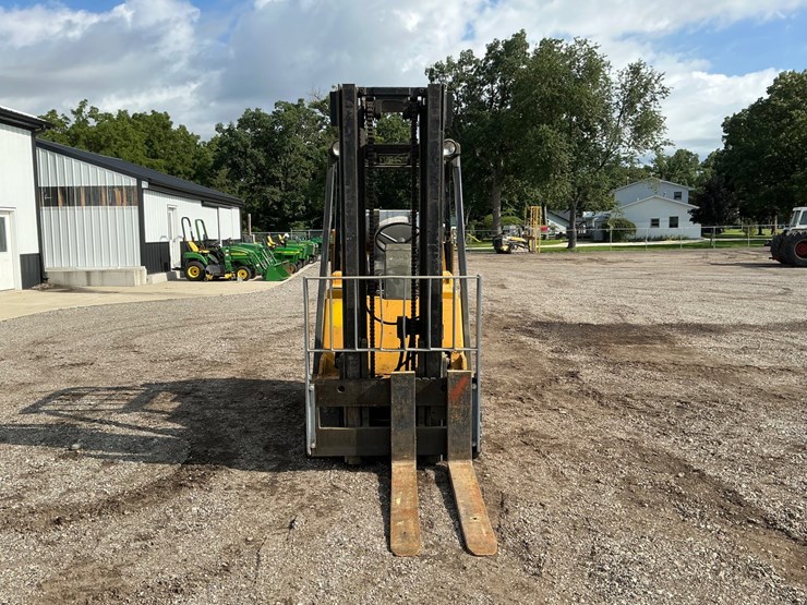 caterpillar-t80d-image-8