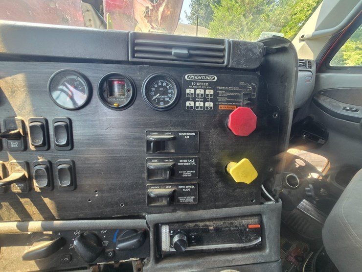 2003-freightliner-columbia-120-image-42
