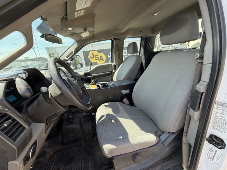 2017-ford-f550-image-26