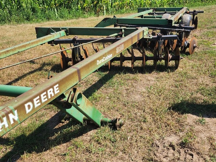 john-deere-235-image-15