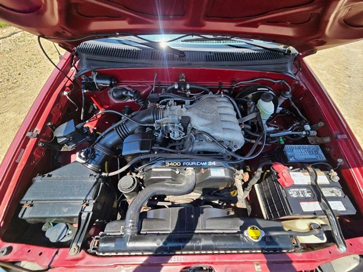 #25-•-2002-toyota-4x4-pickup-truck-image-10