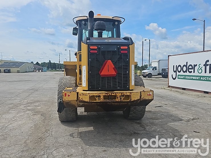 2014-deere-624k-image-5