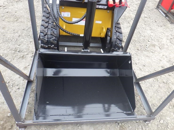 2026-agt-mx-crt23-skid-steer-tracked-loader-image-5