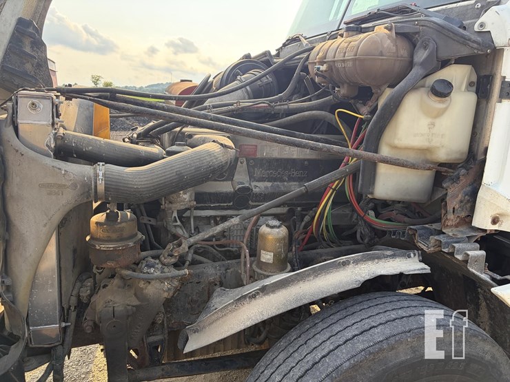 2002-freightliner-columbia-120-image-15