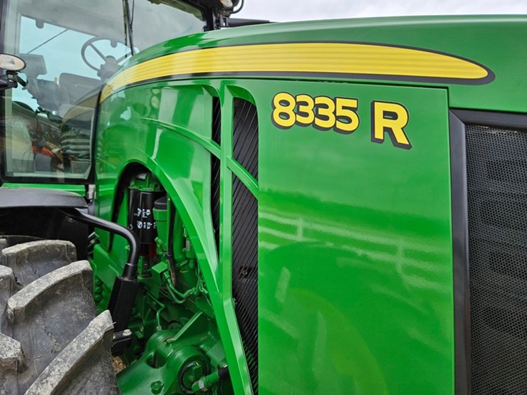 2013-john-deere-8335r-image-23