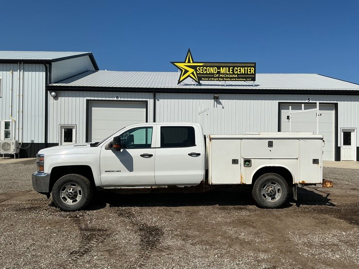 2016-chevrolet-silverado-2500-image-2