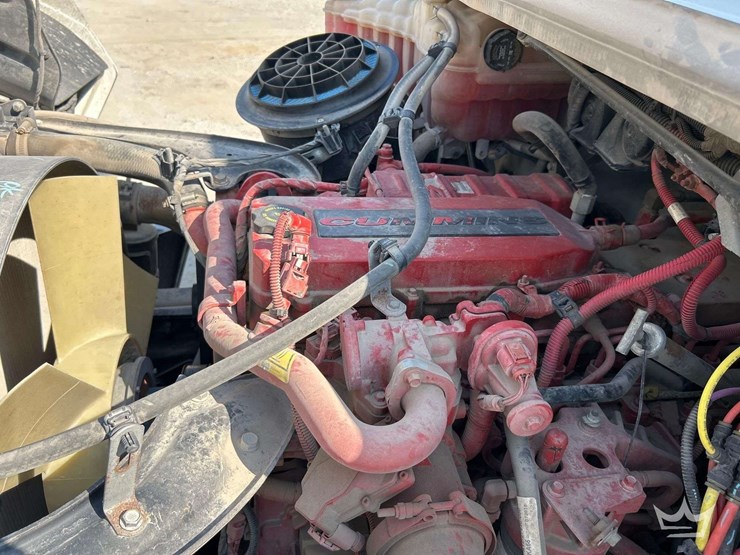 2019-freightliner-m2-106-image-9