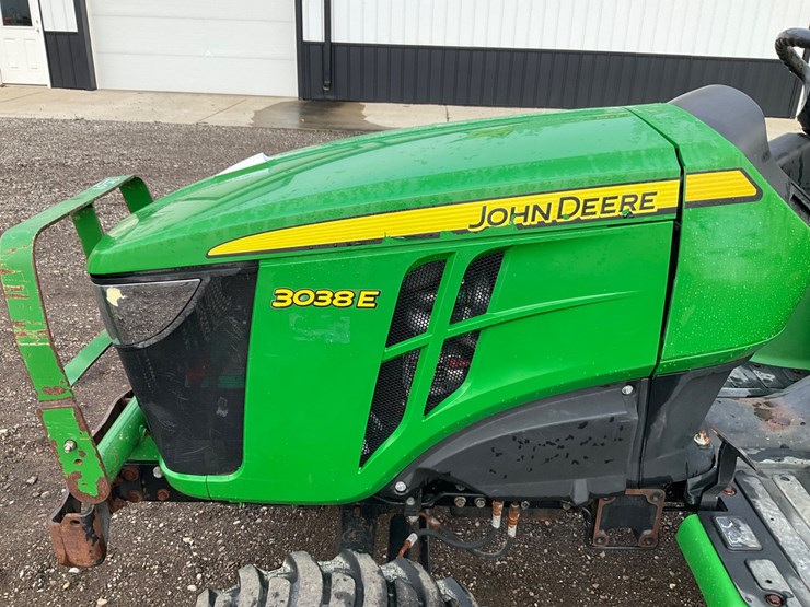 john-deere-3038e-image-16