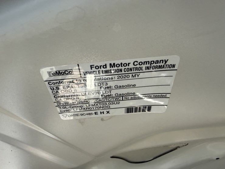 2020-ford-explorer-image-16