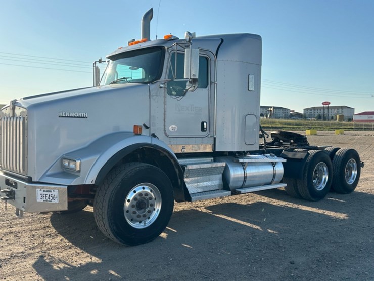 2015-kenworth-t800-image-1