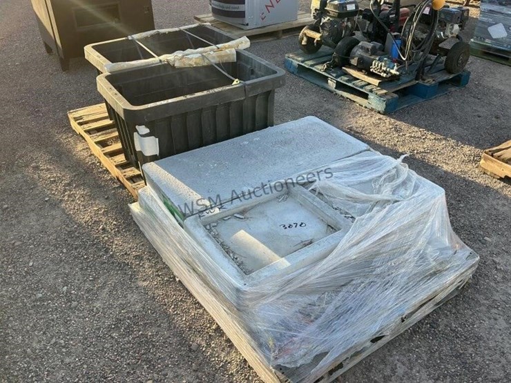 (2)-pallets-of-misc-image-1