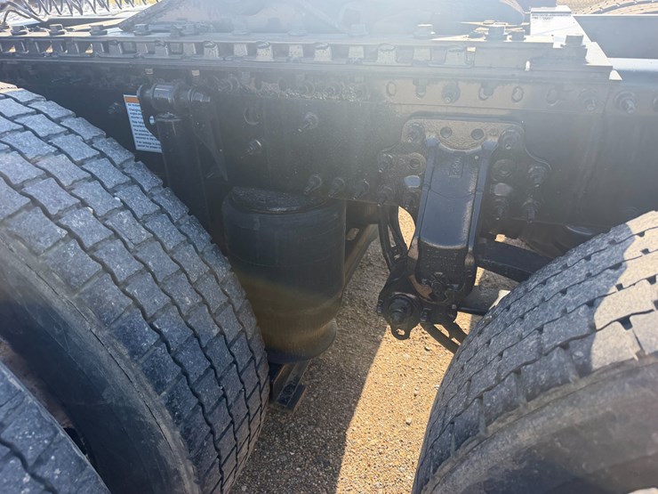#16234-•-2018-volvo-vnl64t670apu-image-7