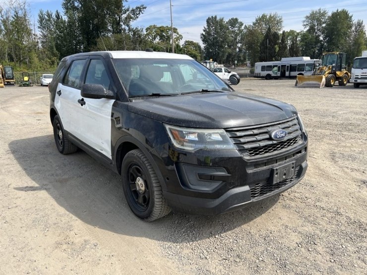 2016-ford-explorer-image-2