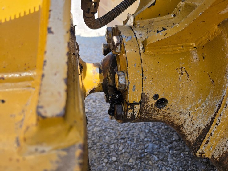 2016-caterpillar-d6k2-lgp-image-79