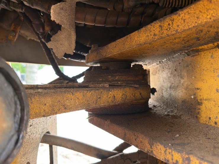 1990-deere-444e-image-30