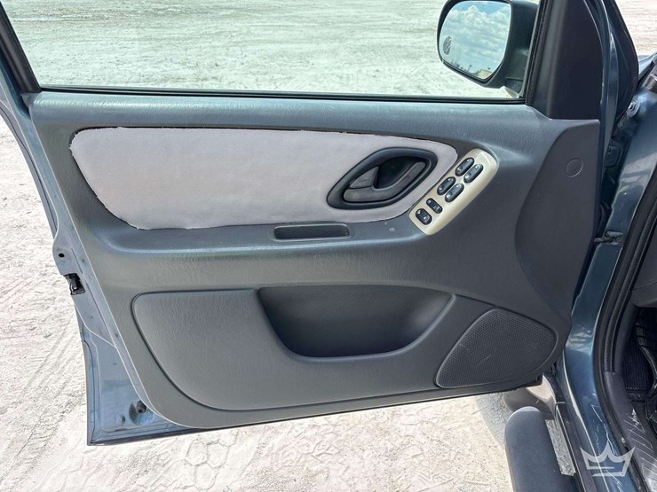 2005-ford-escape-image-11