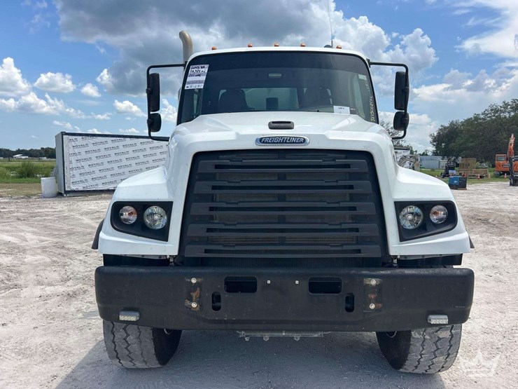 2015-freightliner-114sd-image-40