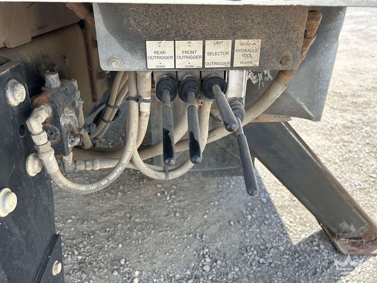 2020-freightliner-m2-106-image-29