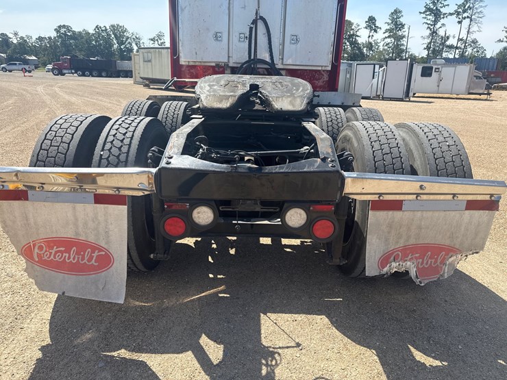 2021-peterbilt-389-image-9
