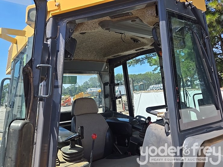2018-deere-850k-image-42