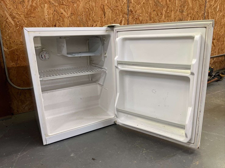 haier-mini-fridge-image-2