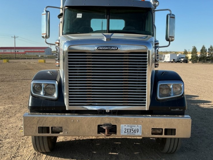 2015-freightliner-coronado-122-sd-image-2