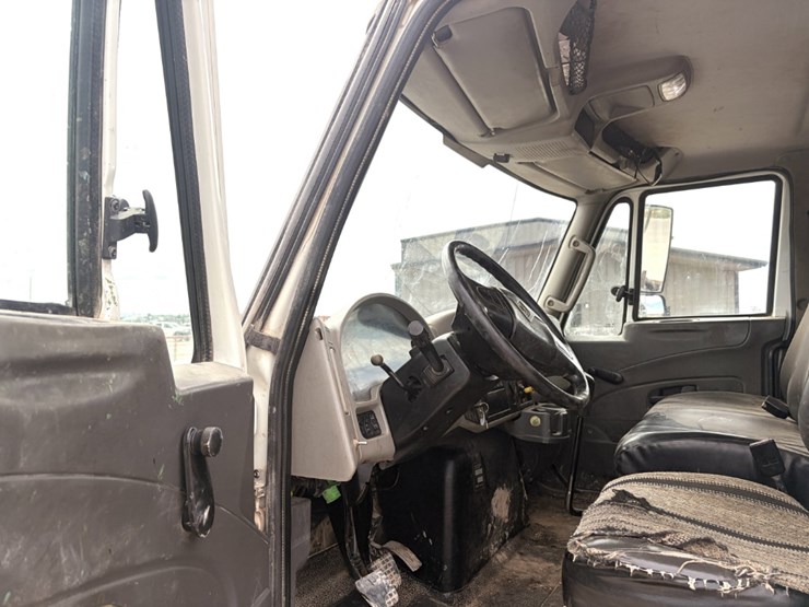 2019-international-durastar-4300-image-9