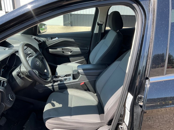 2017-ford-escape-se-image-16