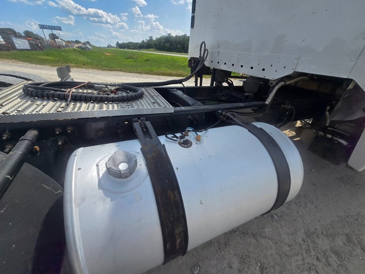 2017-freightliner-122sd-image-85
