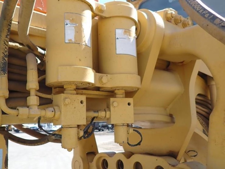 caterpillar-143h-image-11