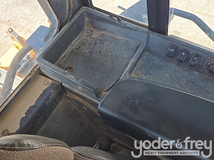 2018-deere-850k-image-45